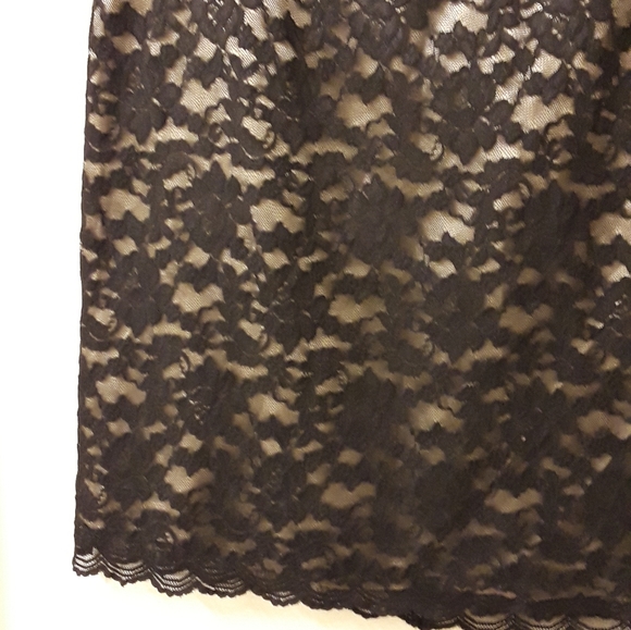 🖤NWT Banana Republic Black Lace Skirt, Size 2P - Picture 7 of 7
